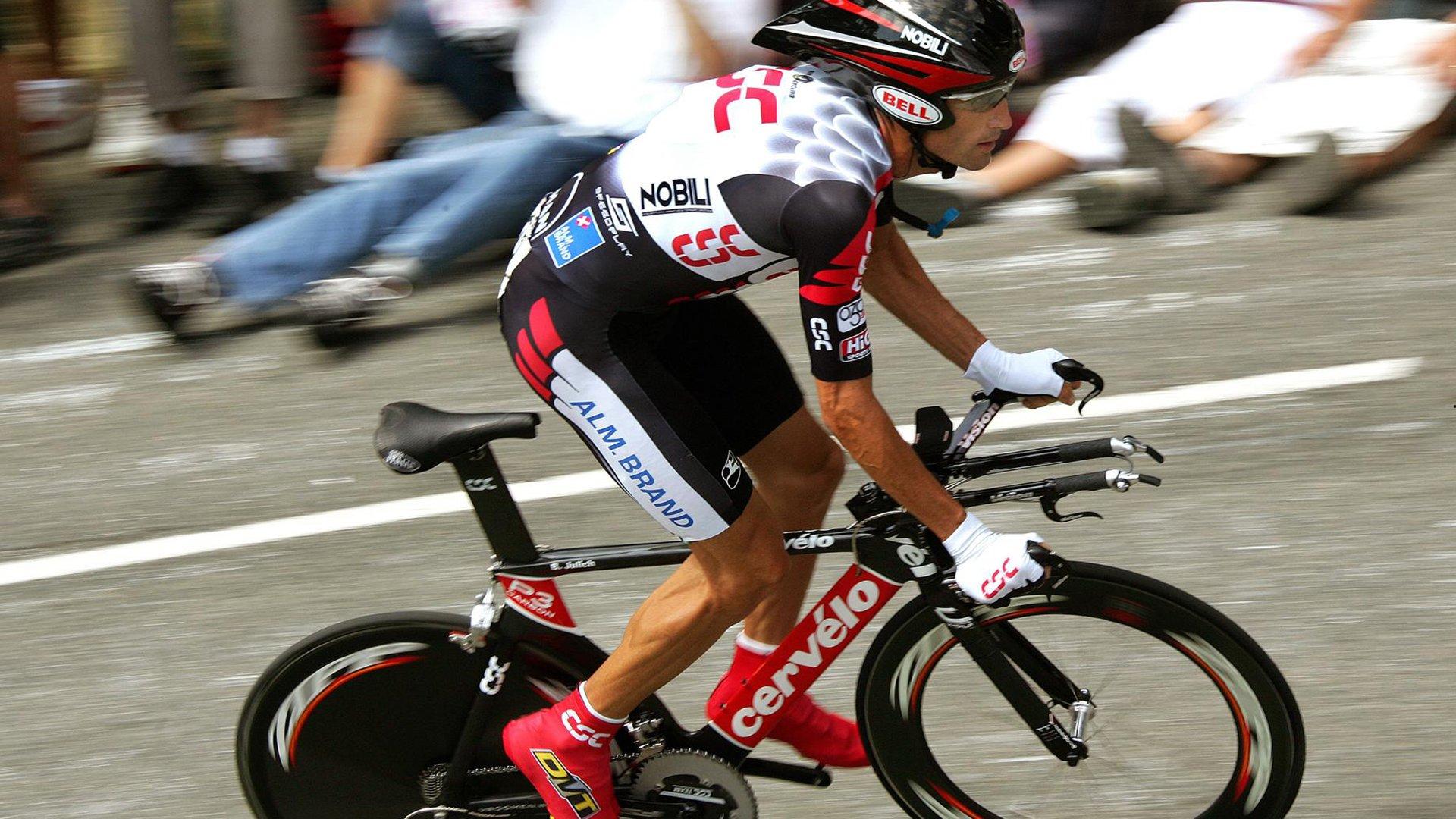 中超联赛激战正酣，争冠保级悬念迭起