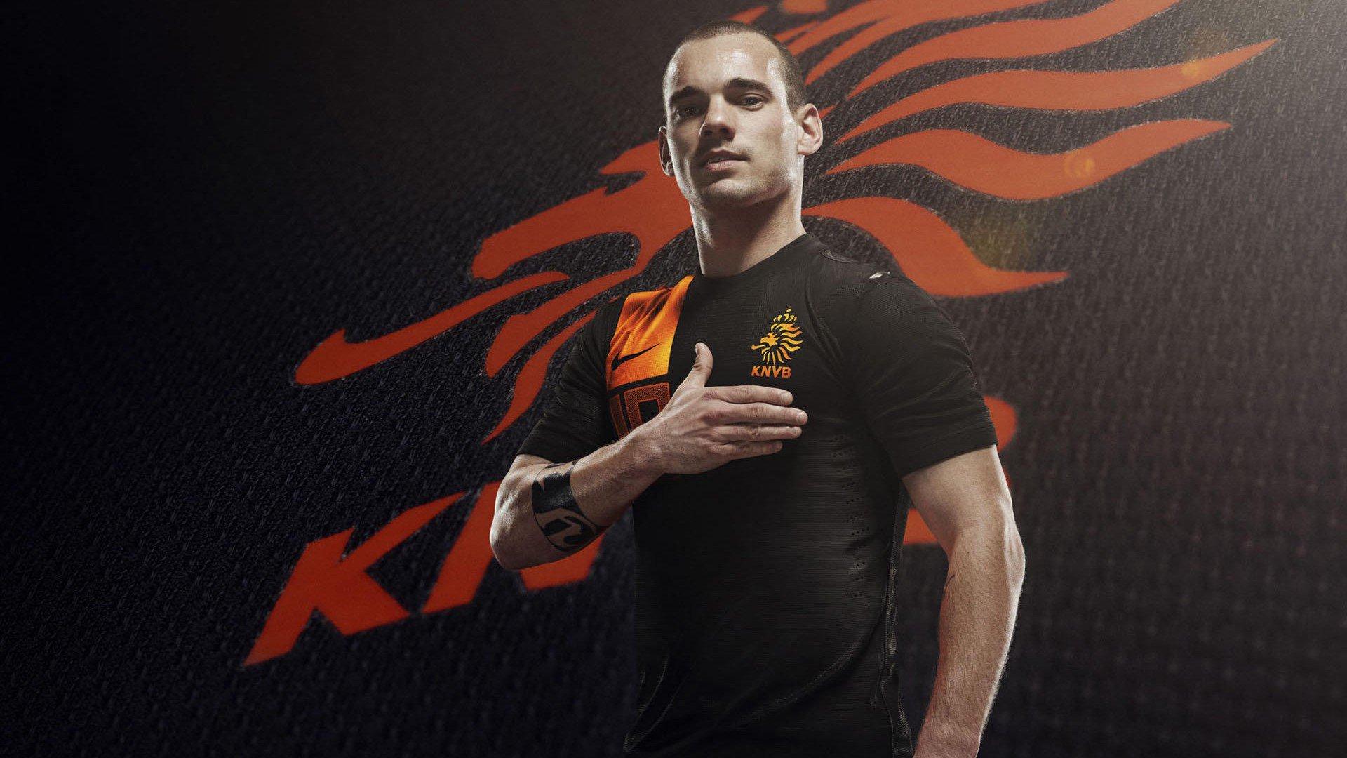 冰球联赛激战正酣，新锐黑马挑战传统豪强，赛场火花四射