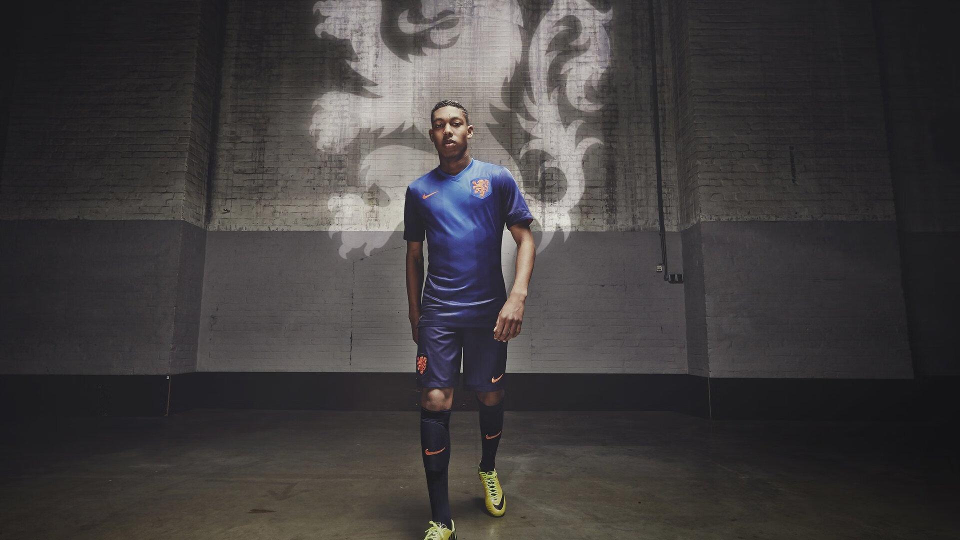 欧冠决赛巅峰对决，皇家马德里加时绝杀利物浦，第15次捧起大耳朵杯