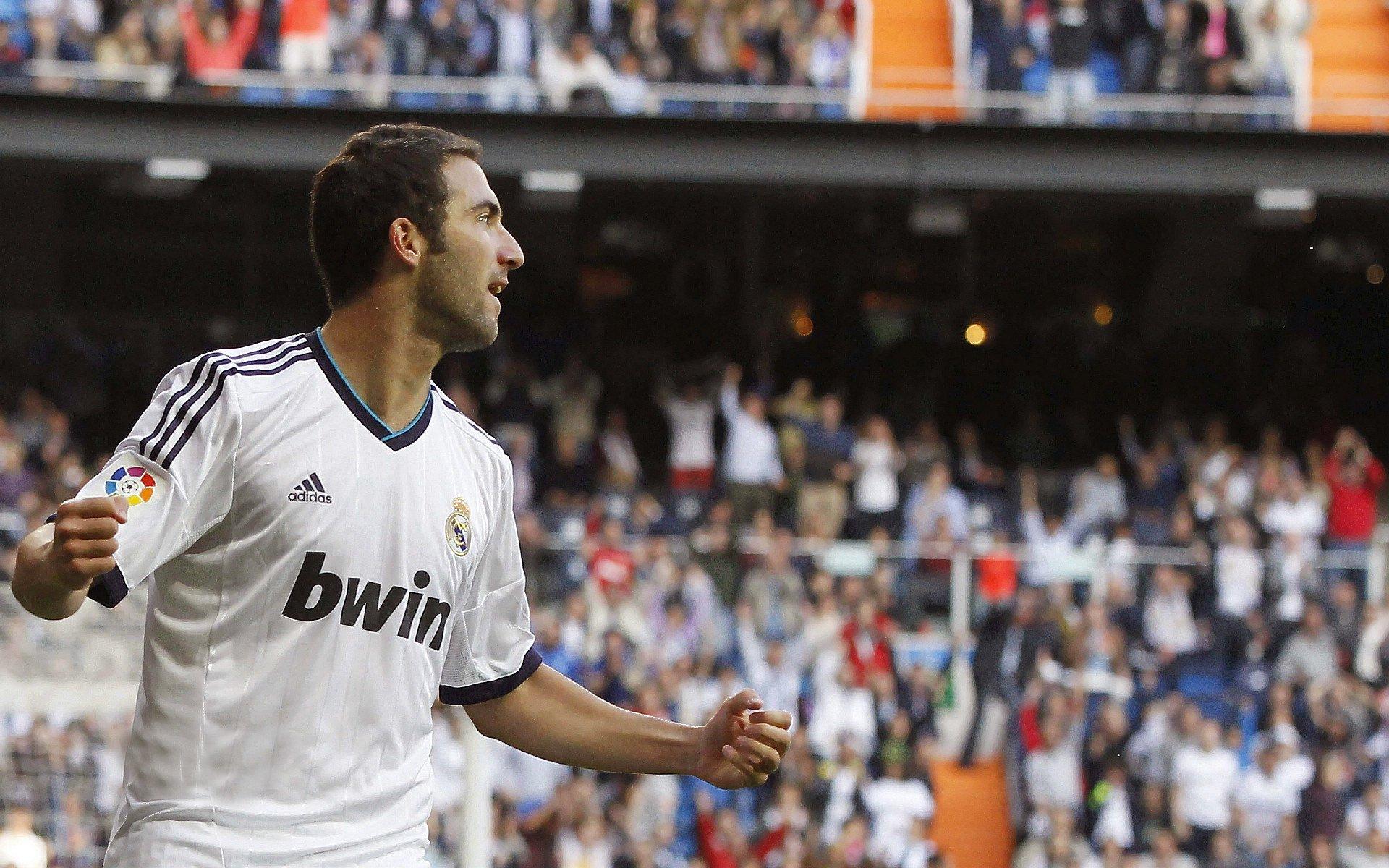 中国速度滑冰队再创佳绩 小将张磊打破全国纪录