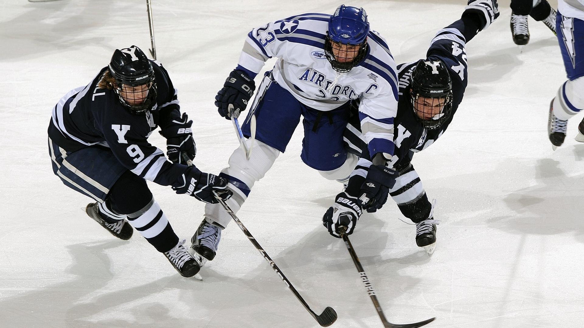 NBA季后赛激战正酣,凯尔特人与掘金展现冠军相