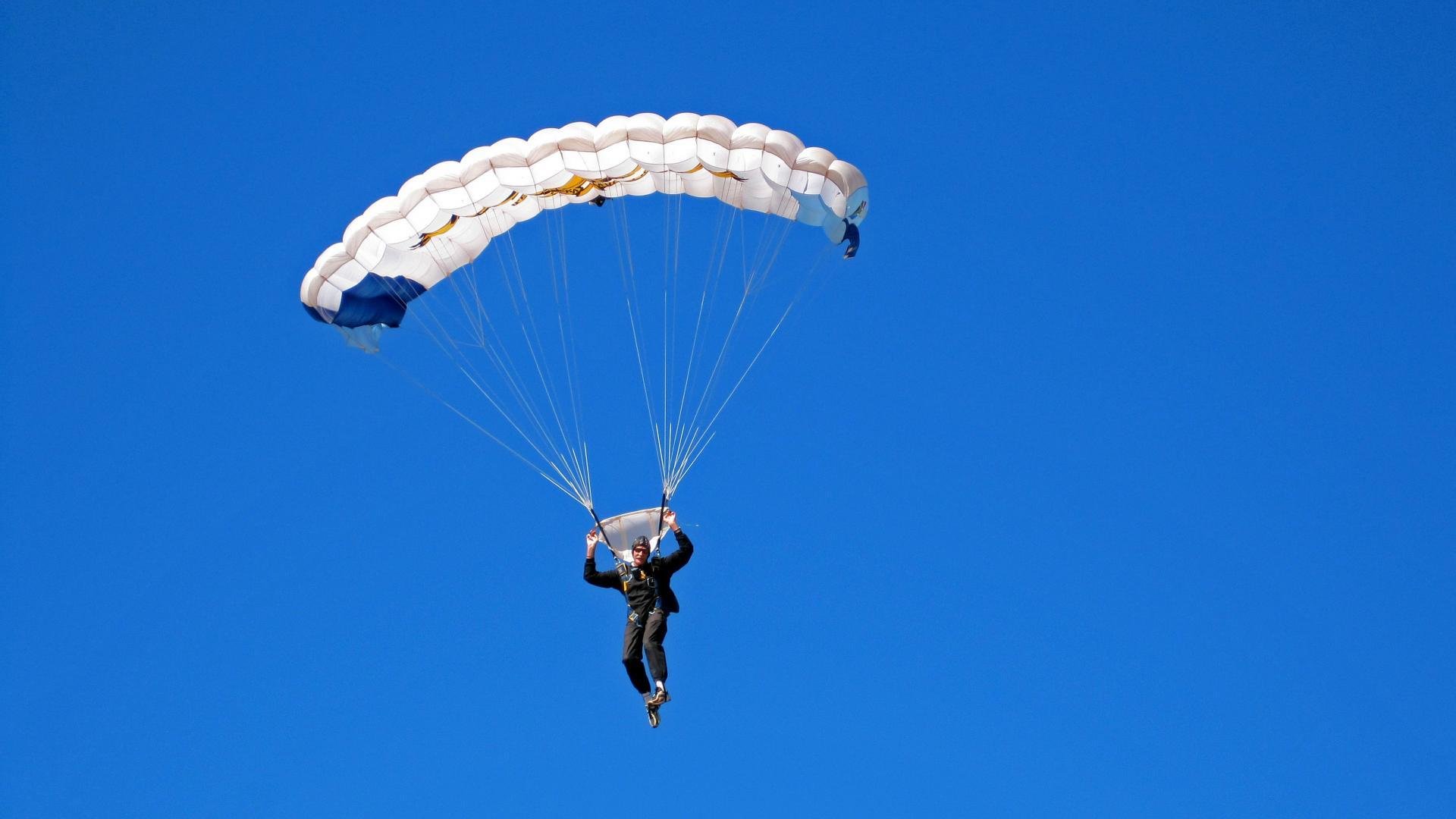 体育公益携手前行，篮球明星助力乡村儿童圆梦运动场